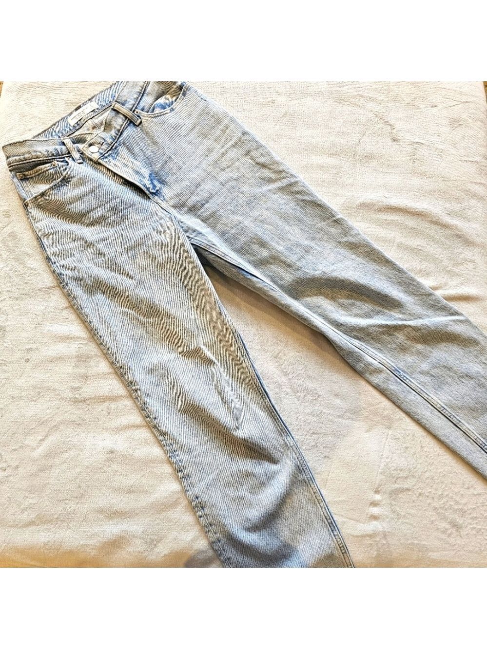 Abercrombie & Fitch 90s High Rise Criss Cross Denim Jeans